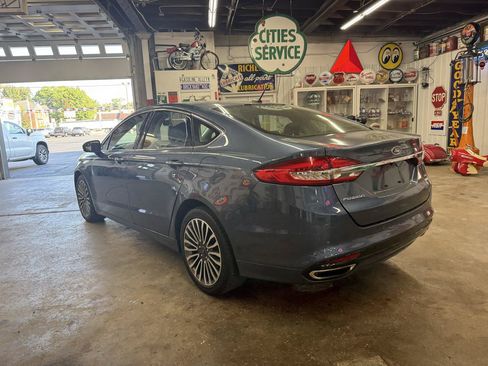 Used 2018 Ford Fusion SE w/ Fusion SE Technology Package FWD image 3