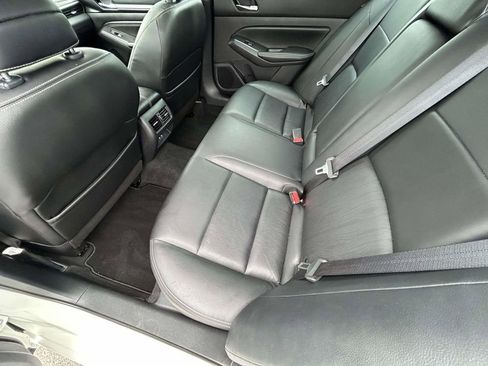 Used 2019 Nissan Altima 2.5 Platinum FWD image 12