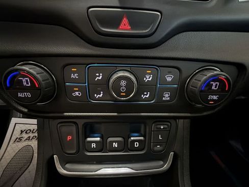 Used 2018 GMC Terrain SLE w/ Driver Convenience Package image 19