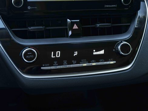 Used 2022 Toyota Corolla LE FWD image 32