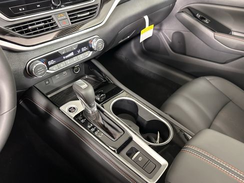 New 2025 Nissan Altima 2.5 SR w/ SR Premium Package image 31