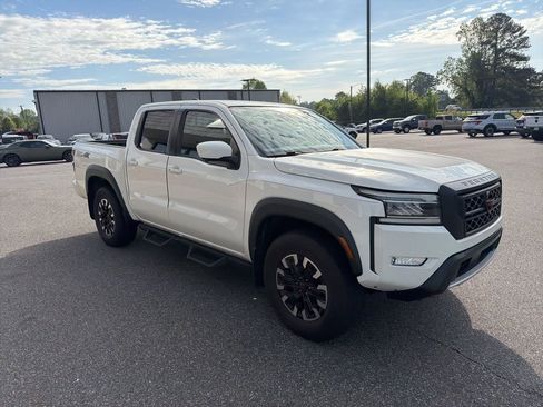 Used 2022 Nissan Frontier PRO-4X image 9