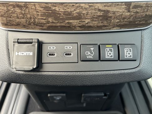 Certified 2025 Toyota Sienna Platinum AWD/4WD image 23