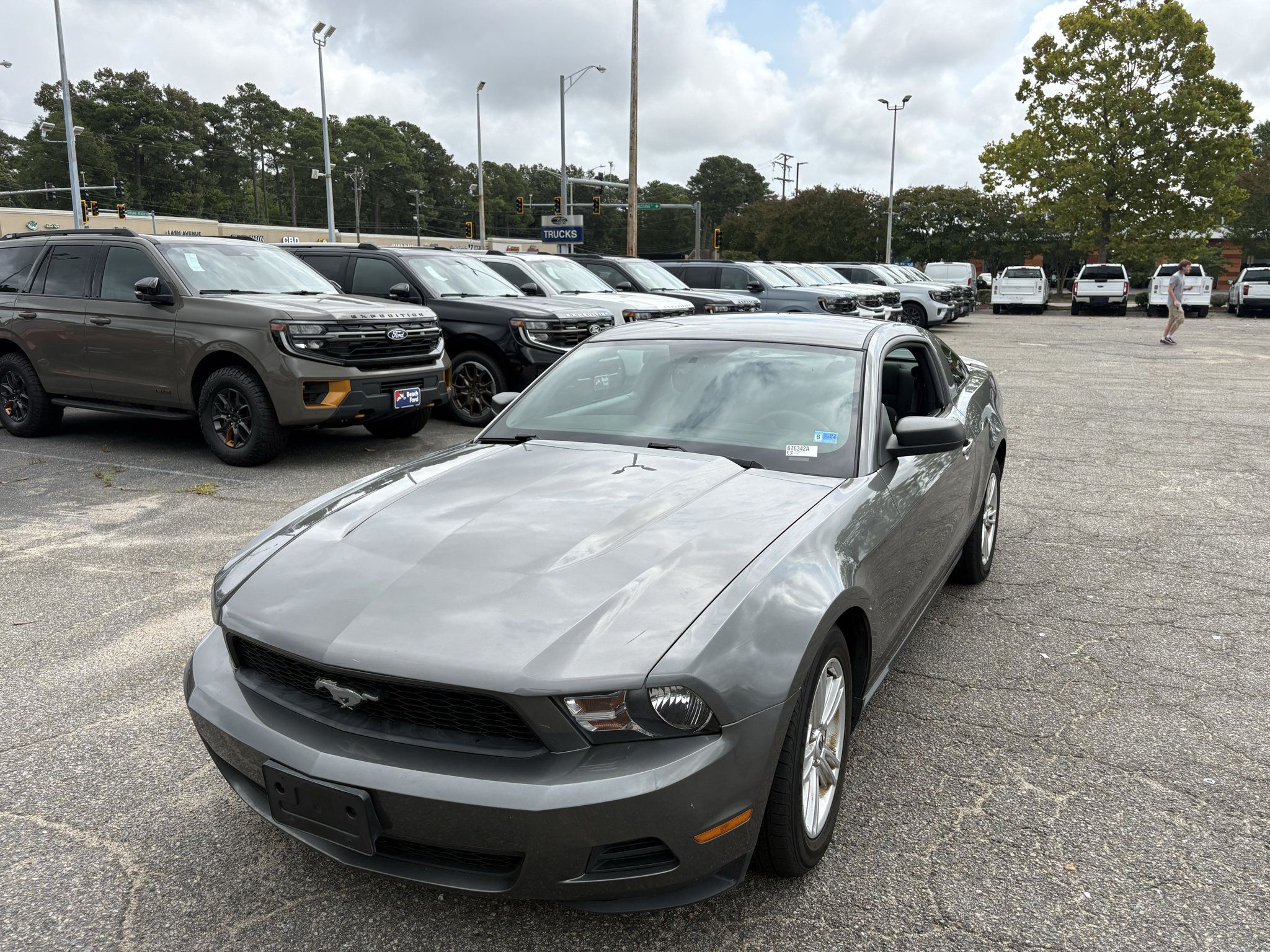 Used 2010 Ford Mustang Coupe RWD image 1
