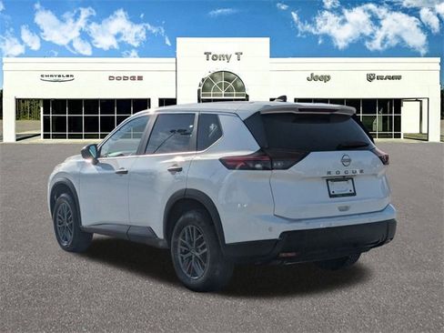 Used 2024 Nissan Rogue S image 5