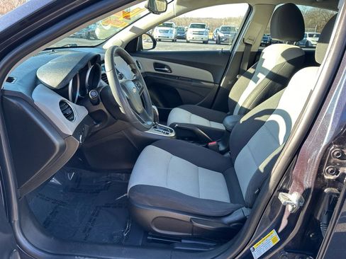 Used 2015 Chevrolet Cruze LS image 9