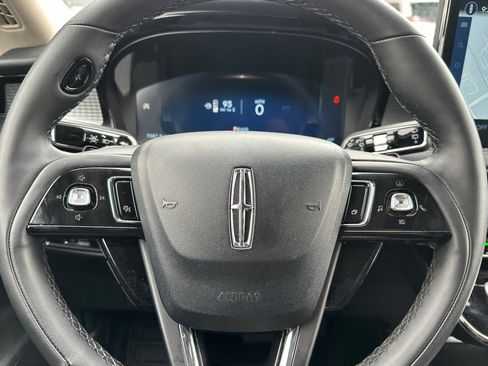 Used 2025 Lincoln Corsair FWD w/ Rear Removable Package Tray image 22