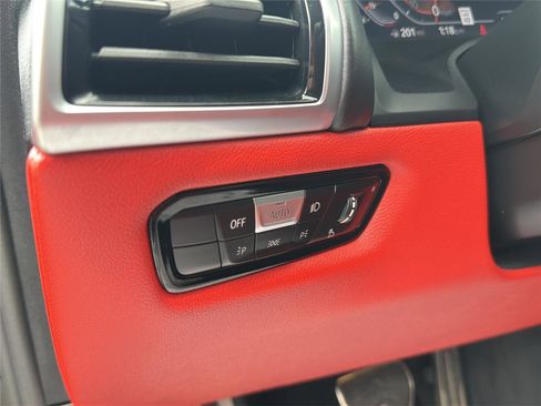 Used 2022 BMW 840i xDrive Coupe w/ Driving Assistance Package image 30