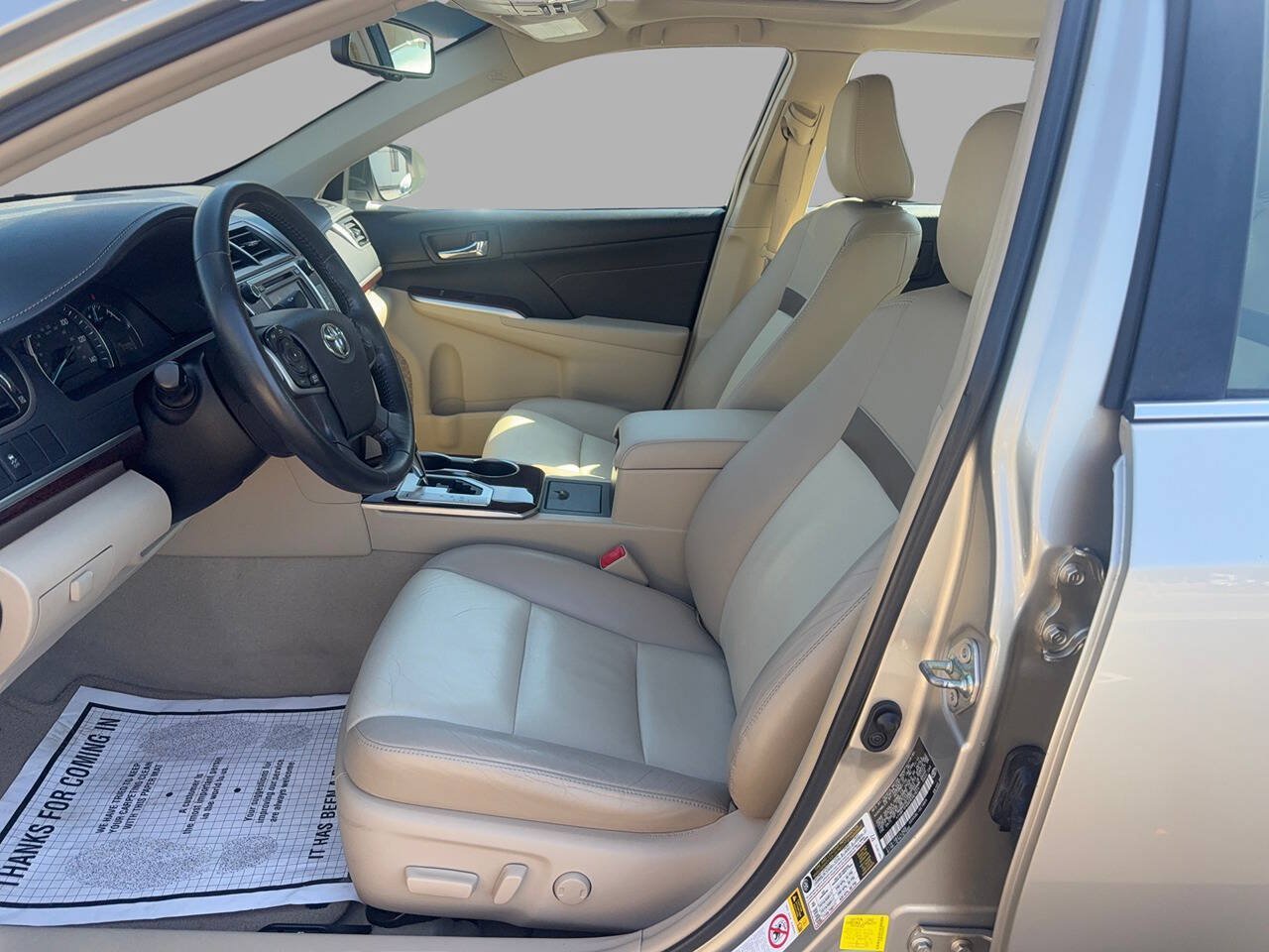 Used 2014 Toyota Camry XLE w/ Leather Package FWD image 11