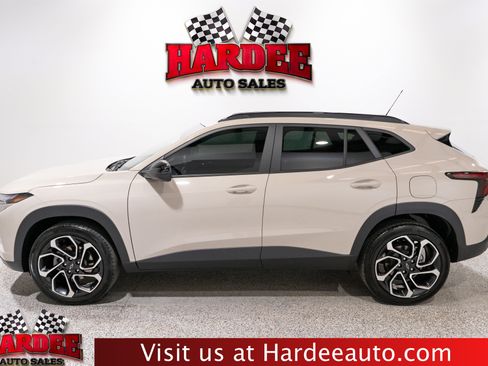 Used 2026 Chevrolet Trax RS w/ Driver Confidence Package FWD image 1