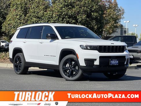 New 2025 Jeep Grand Cherokee L Laredo image 1