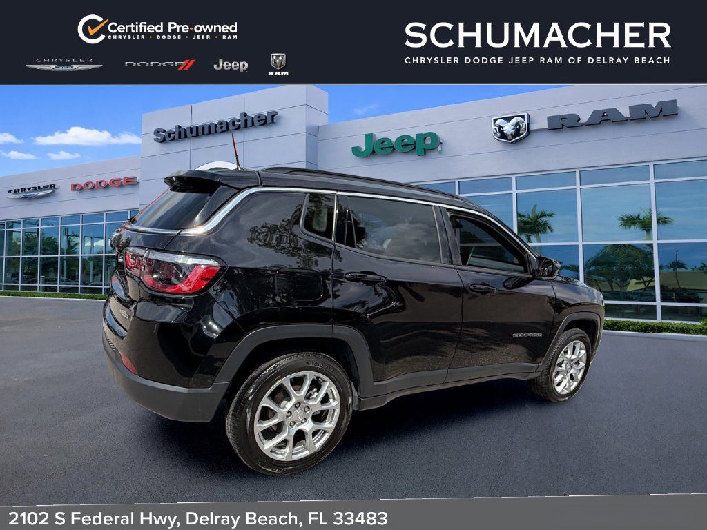 Certified 2024 Jeep Compass Latitude AWD/4WD image 7