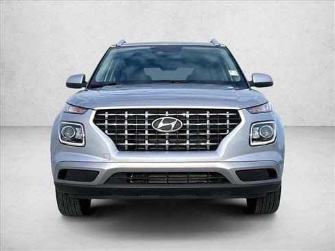 Used 2024 Hyundai Venue SEL image 3