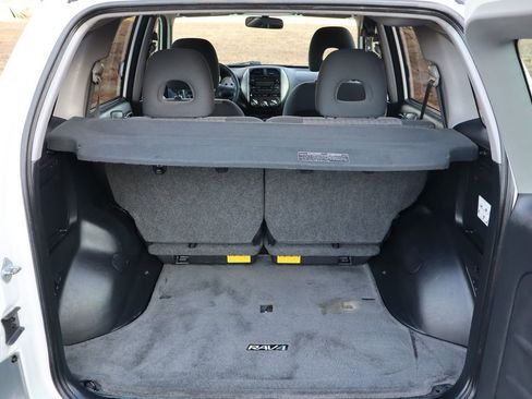 Used 2005 Toyota RAV4 4WD image 14