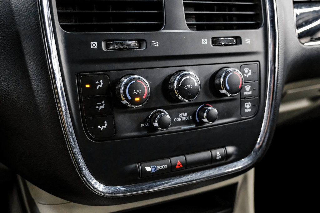 Used 2019 Dodge Grand Caravan SXT FWD image 27