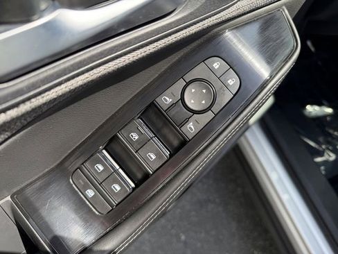 Used 2023 Nissan Rogue SV image 10