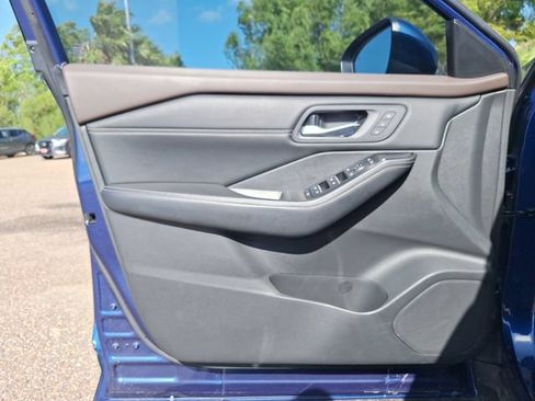 Used 2023 Nissan Rogue SL w/ SL Premium Package FWD image 10