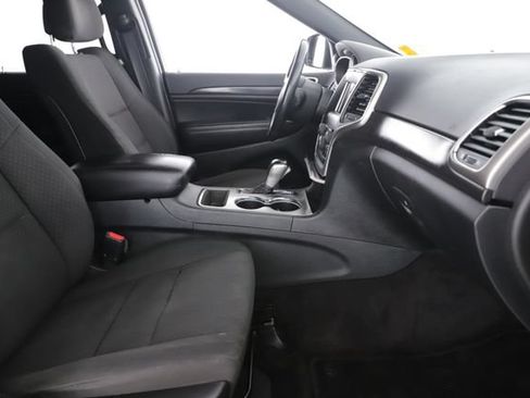 Used 2018 Jeep Grand Cherokee Laredo AWD/4WD image 28