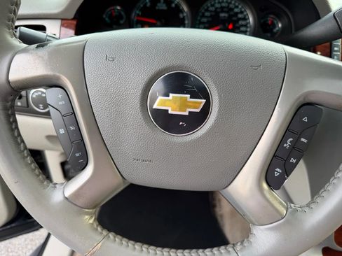 Used 2011 Chevrolet Avalanche LTZ image 46