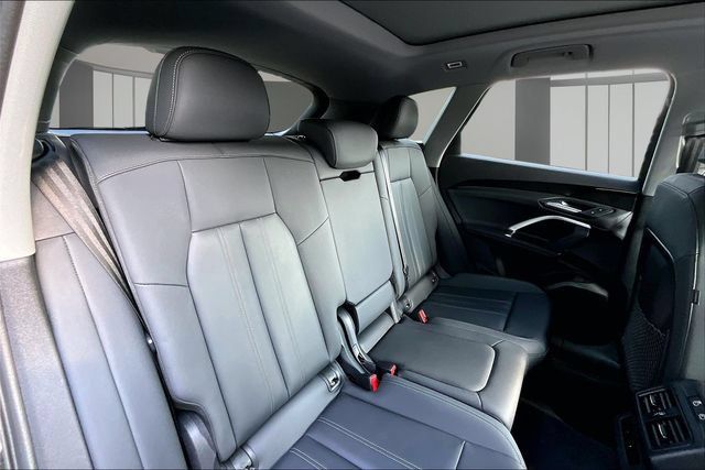 Used 2025 Audi Q5 Premium w/ Convenience Package AWD/4WD image 25