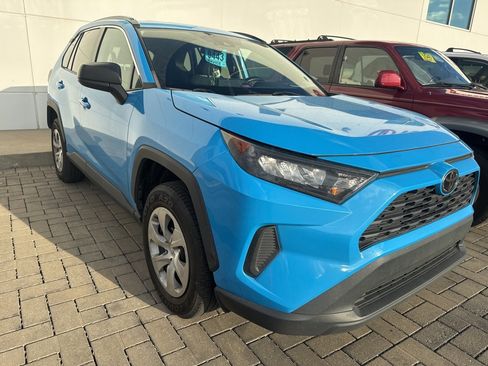 Used 2019 Toyota RAV4 LE image 3
