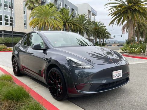 Used 2024 Tesla Model Y Long Range RWD image 4