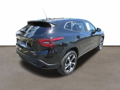 Used 2024 Chevrolet Trax RS FWD image 3