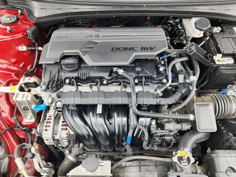 Used 2025 Hyundai Elantra SEL FWD image 32