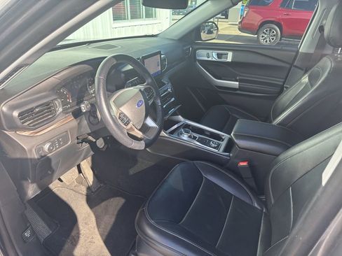 Used 2022 Ford Explorer Limited AWD/4WD image 7