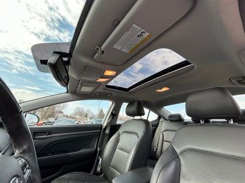 Used 2017 Hyundai Elantra Limited w/ Limited Tech Package 04 image 33