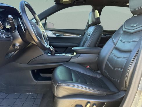 Used 2021 Cadillac XT6 Sport w/ LPO, ONYX Package image 11