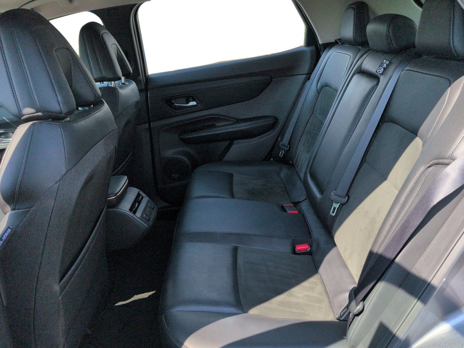 Used 2023 Nissan Ariya FWD image 23