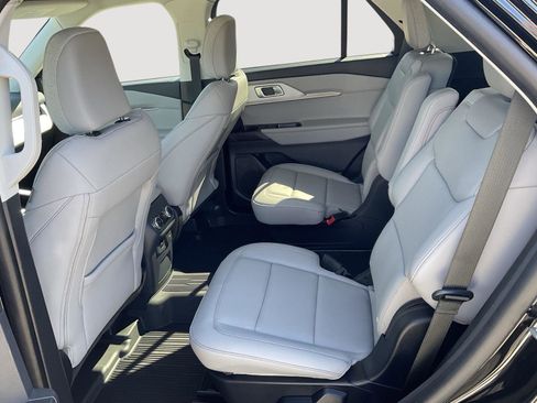 Used 2025 Ford Explorer Active w/ Active Comfort Package image 23