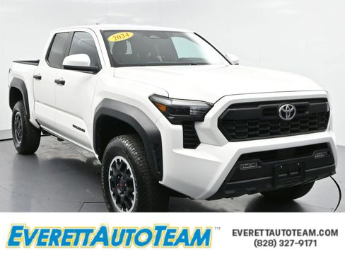 Used 2024 Toyota Tacoma TRD Off-Road AWD/4WD image 1