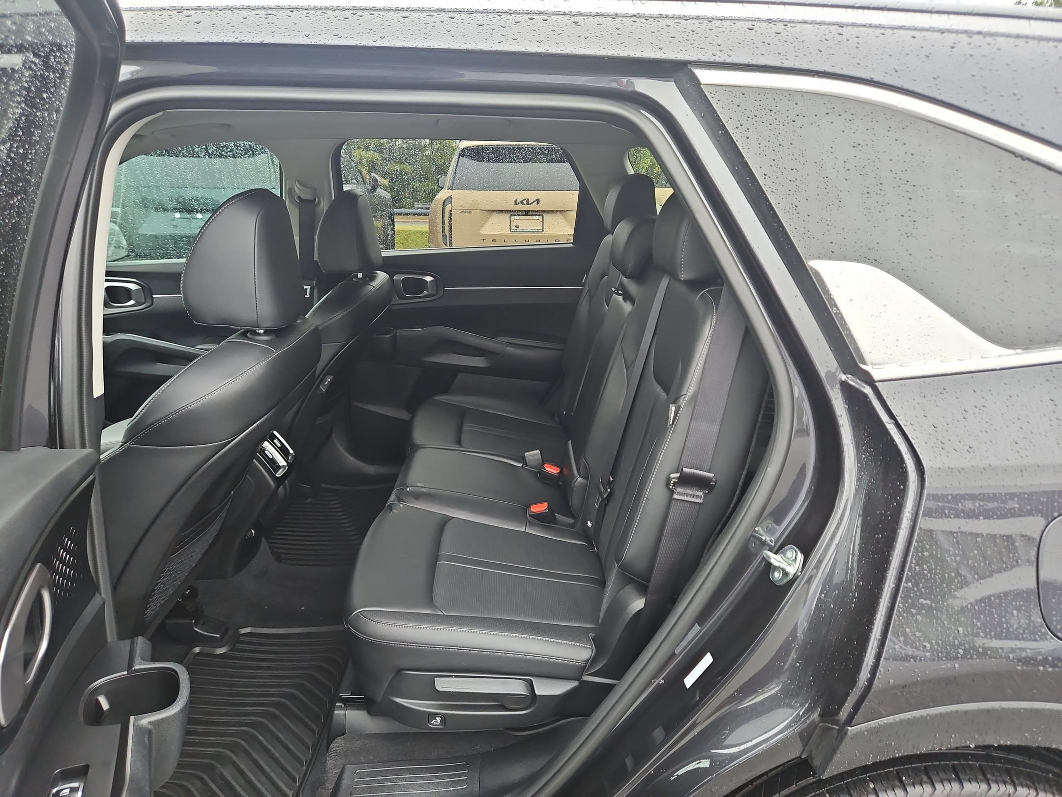 Used 2025 Kia Sorento S w/ Panoramic Sunroof Package FWD image 37