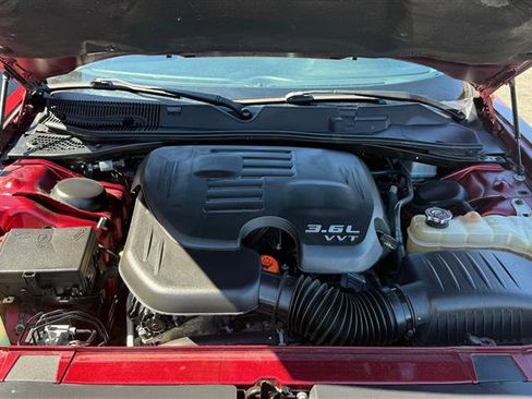 Used 2017 Dodge Challenger SXT image 5