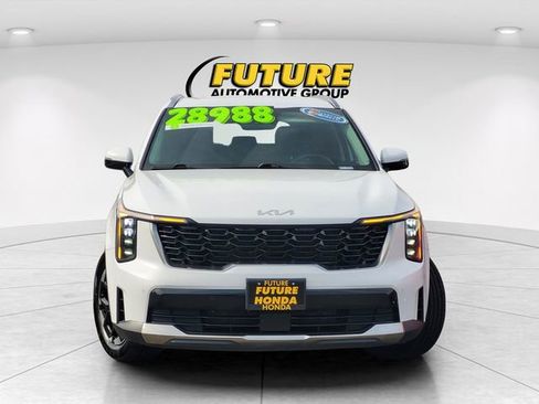 Used 2024 Kia Sorento S FWD image 2