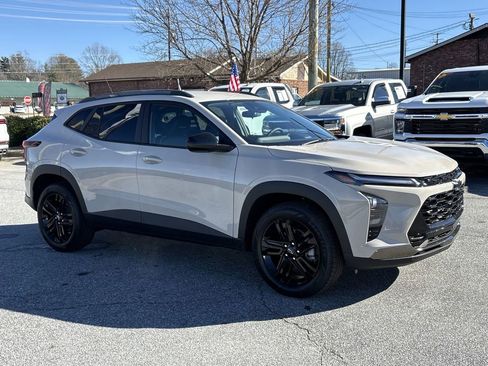 New 2026 Chevrolet Trax ACTIV w/ Driver Confidence Package image 2