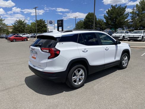 Used 2024 GMC Terrain SLE w/ Driver Convenience Package AWD/4WD image 43