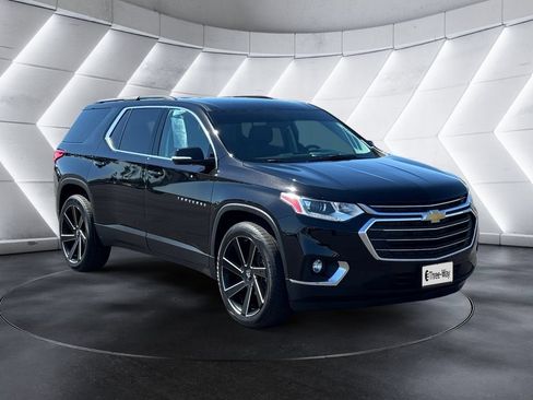 Used 2020 Chevrolet Traverse LT FWD image 7
