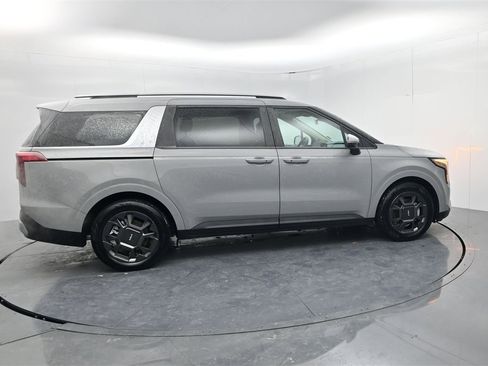 Certified 2025 Kia Carnival EX image 8