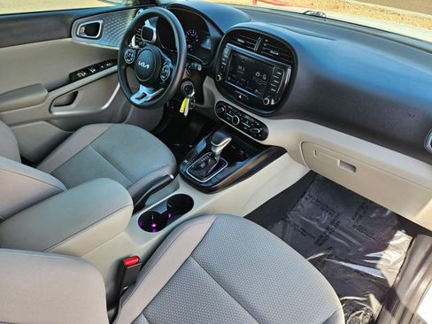 Used 2022 Kia Soul LX FWD image 26
