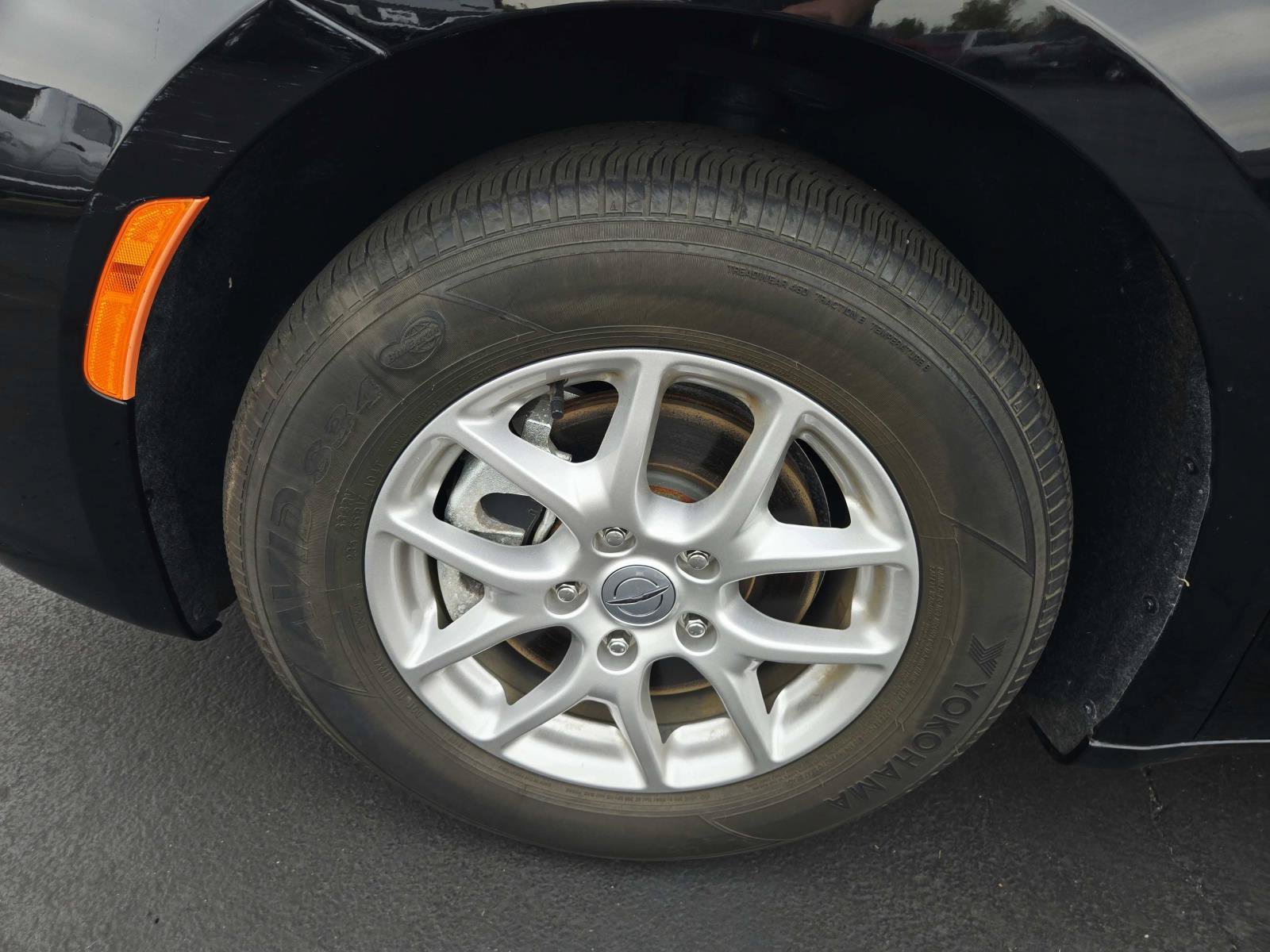 Used 2024 Chrysler Pacifica Touring-L FWD image 21