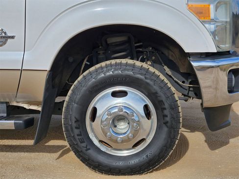 Used 2012 Ford F350 Lariat w/ Chrome Pkg image 24