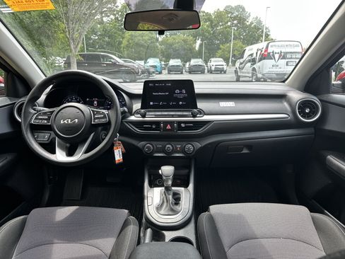 Used 2024 Kia Forte LXS w/ LXS Technology Package FWD image 19