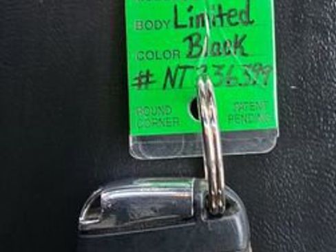 Used 2022 Jeep Compass Limited image 17