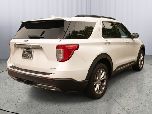 Used 2020 Ford Explorer XLT w/ Equipment Group 202A AWD/4WD image 27