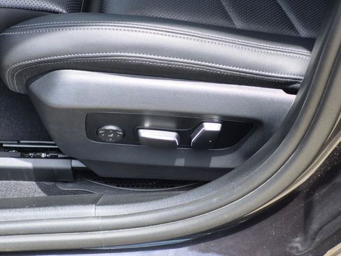 Used 2024 BMW 530i RWD image 13