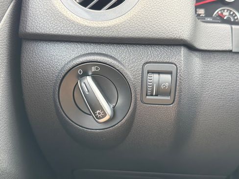 Used 2012 Volkswagen Tiguan S image 13