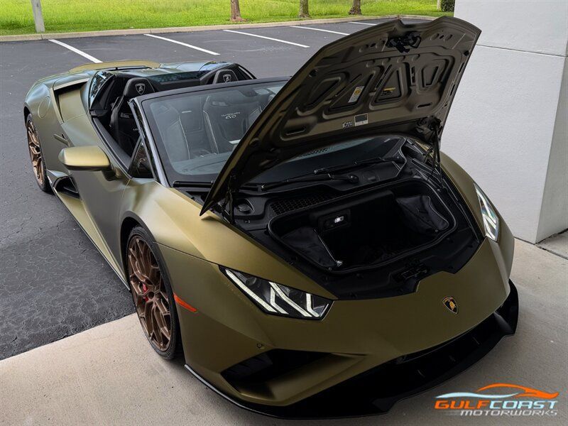 Used 2022 Lamborghini Huracan EVO RWD image 32